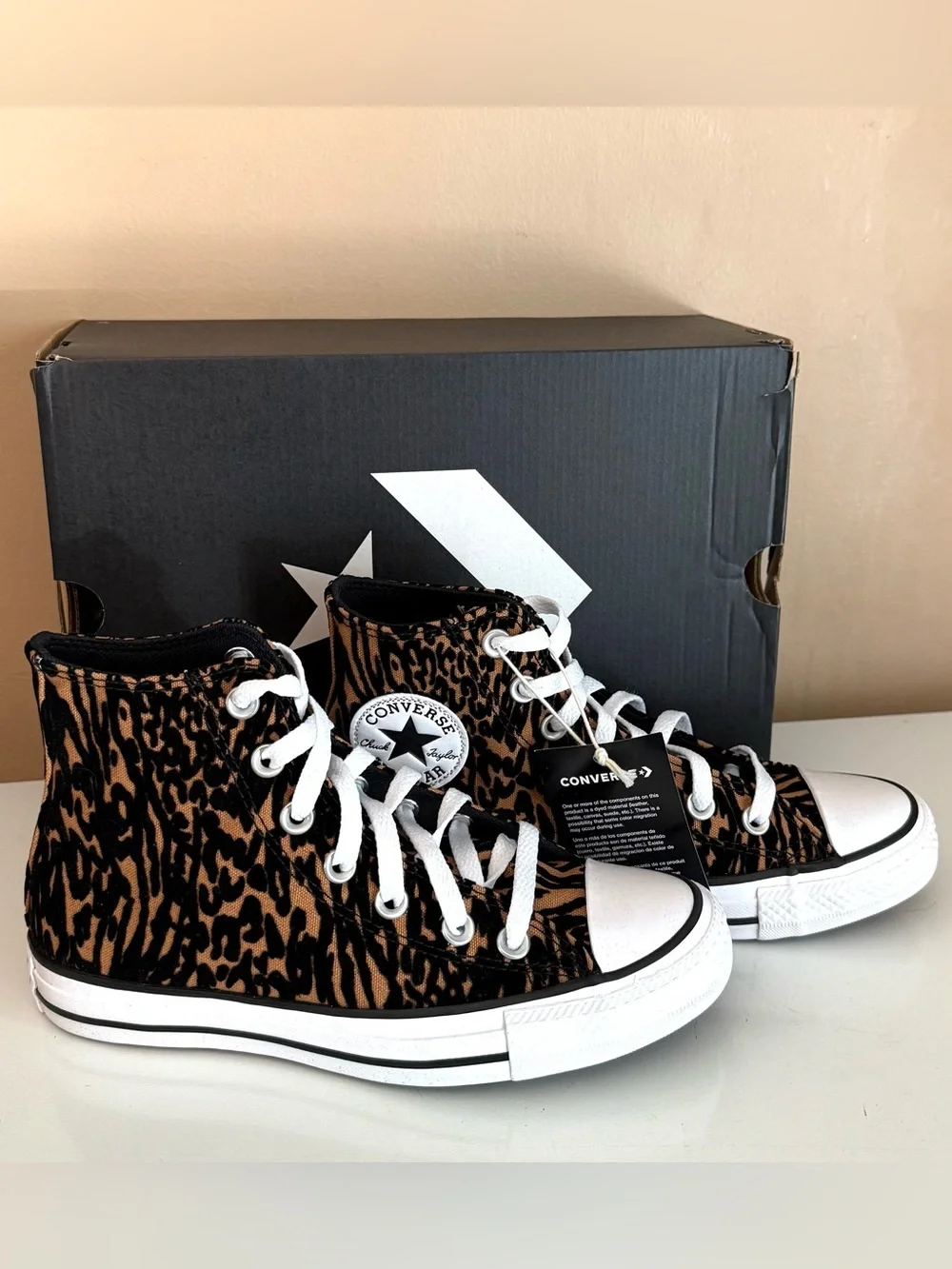 CONVERSE CHUCK TAYLOR ALL STAR WOMEN'S 6 MEN'S 4 LEOPARD PRINT HIGH TOPS NWB - Picture 2 of 8